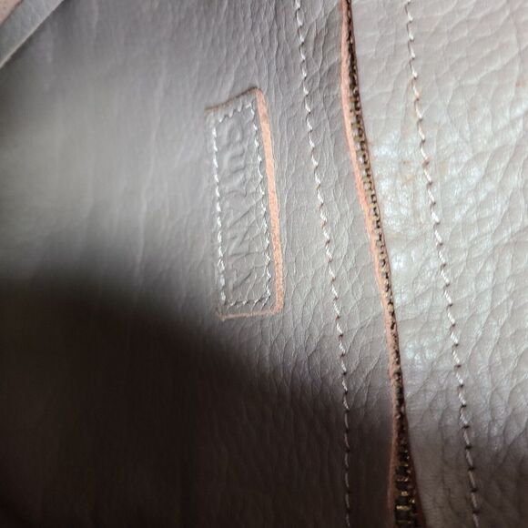 Cuyana Classic Unstructured Leather Pebbled Tote Purse Taupe Minimalist Everyday - Picture 5 of 12